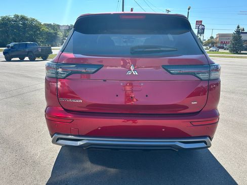 New 2025 Mitsubishi Outlander SE image 3