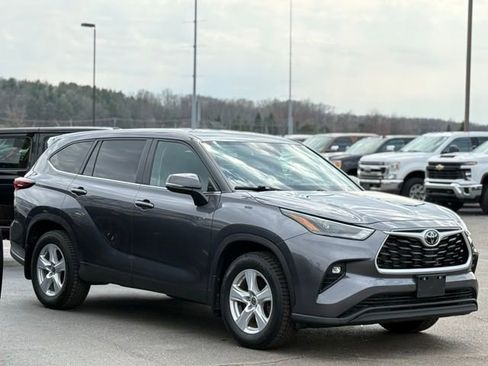 Used 2024 Toyota Highlander LE image 38
