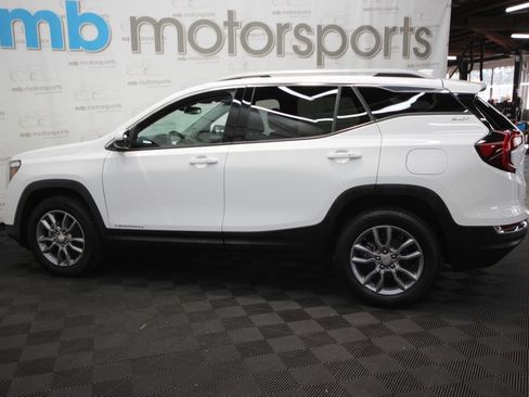 Used 2023 GMC Terrain SLT AWD/4WD image 3