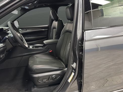 New 2026 Jeep Grand Cherokee L 4WD image 9
