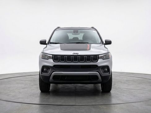 Used 2025 Jeep Compass Trailhawk w/ Trailer Tow Group image 2