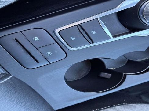 Used 2022 Ford Escape SE w/ SE Sport Appearance Package image 27