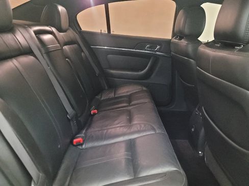 Used 2014 Lincoln MKS image 19