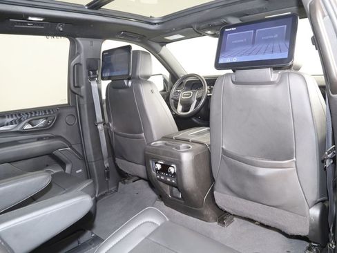 Used 2023 GMC Yukon XL Denali w/ Advanced Technology Package image 14