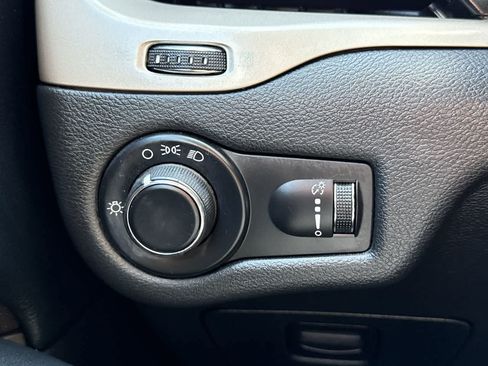 Used 2016 Jeep Cherokee Sport AWD/4WD image 21