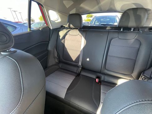 Used 2025 Chevrolet Trax LT image 38