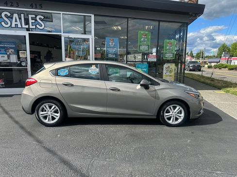 Used 2017 Chevrolet Cruze LT FWD image 5