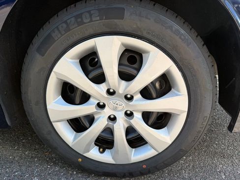 Used 2024 Toyota Corolla LE image 28