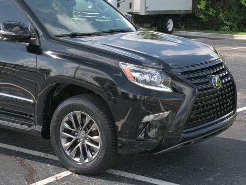 Used 2017 Lexus GX 460 Luxury AWD/4WD image 32
