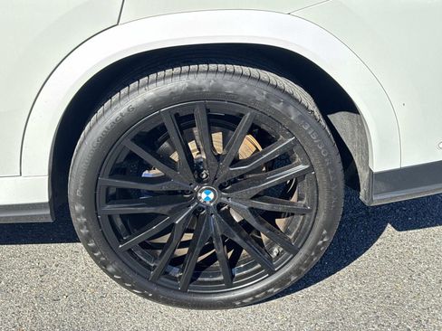 Used 2022 BMW X6 xDrive40i w/ M Sport Package image 3