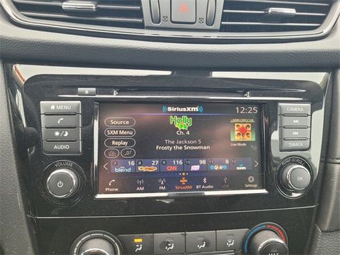 Used 2020 Nissan Rogue S image 23