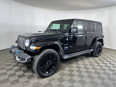Used 2022 Jeep Wrangler Unlimited Sahara w/ Cold Weather Group image 7