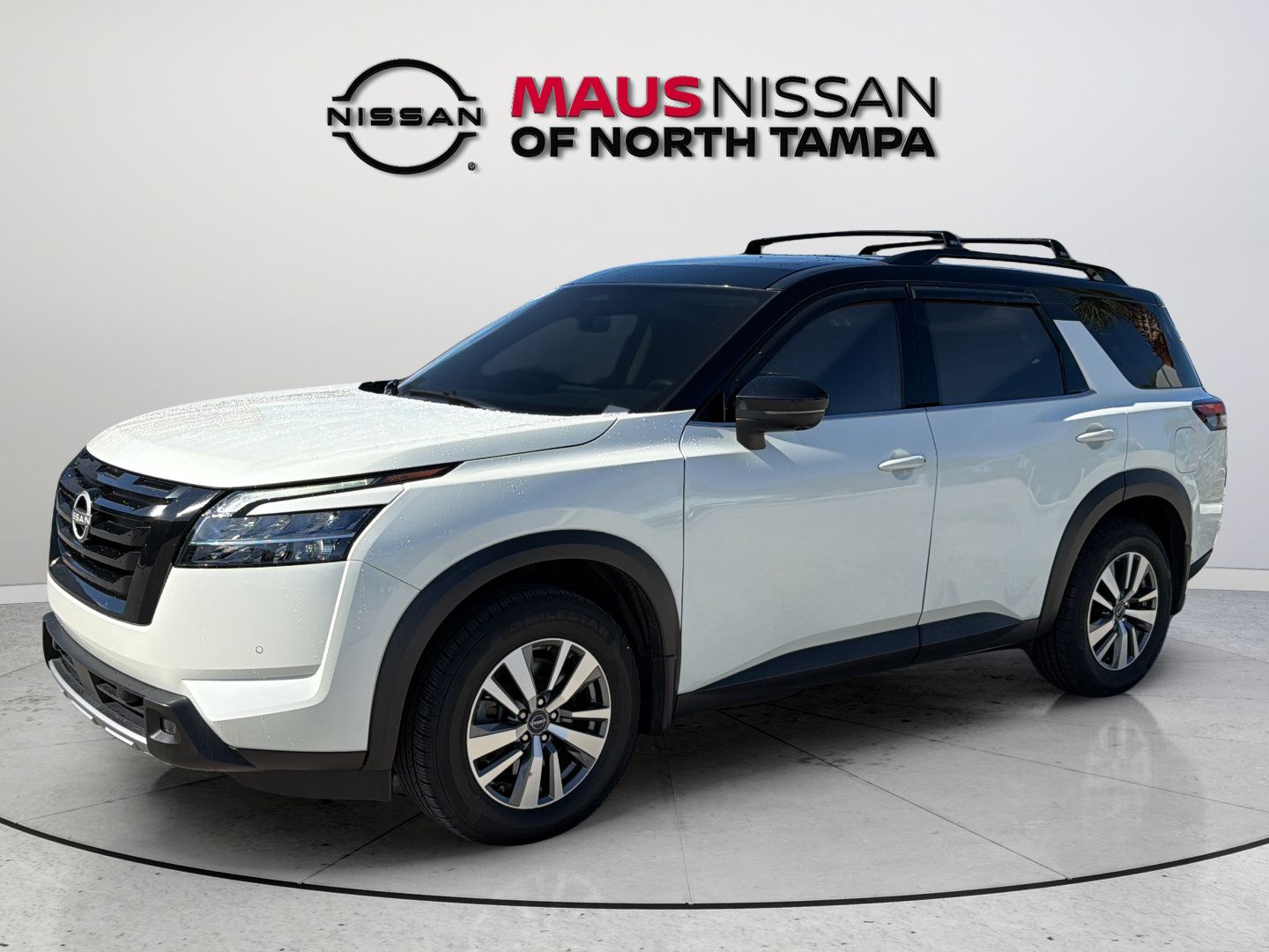 Used 2023 Nissan Pathfinder SL w/ Black Appearance Package FWD image 6