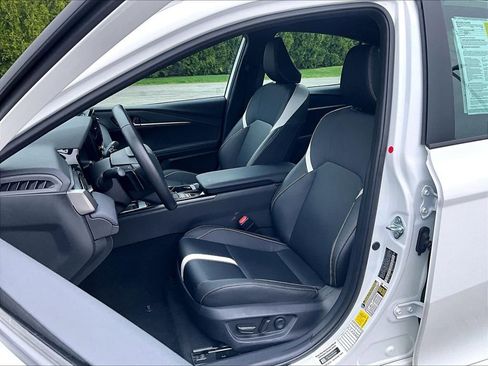 Used 2025 Toyota Camry SE FWD image 10