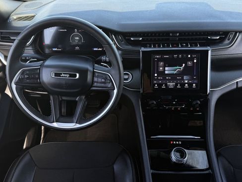 Used 2024 Jeep Grand Cherokee Altitude image 12