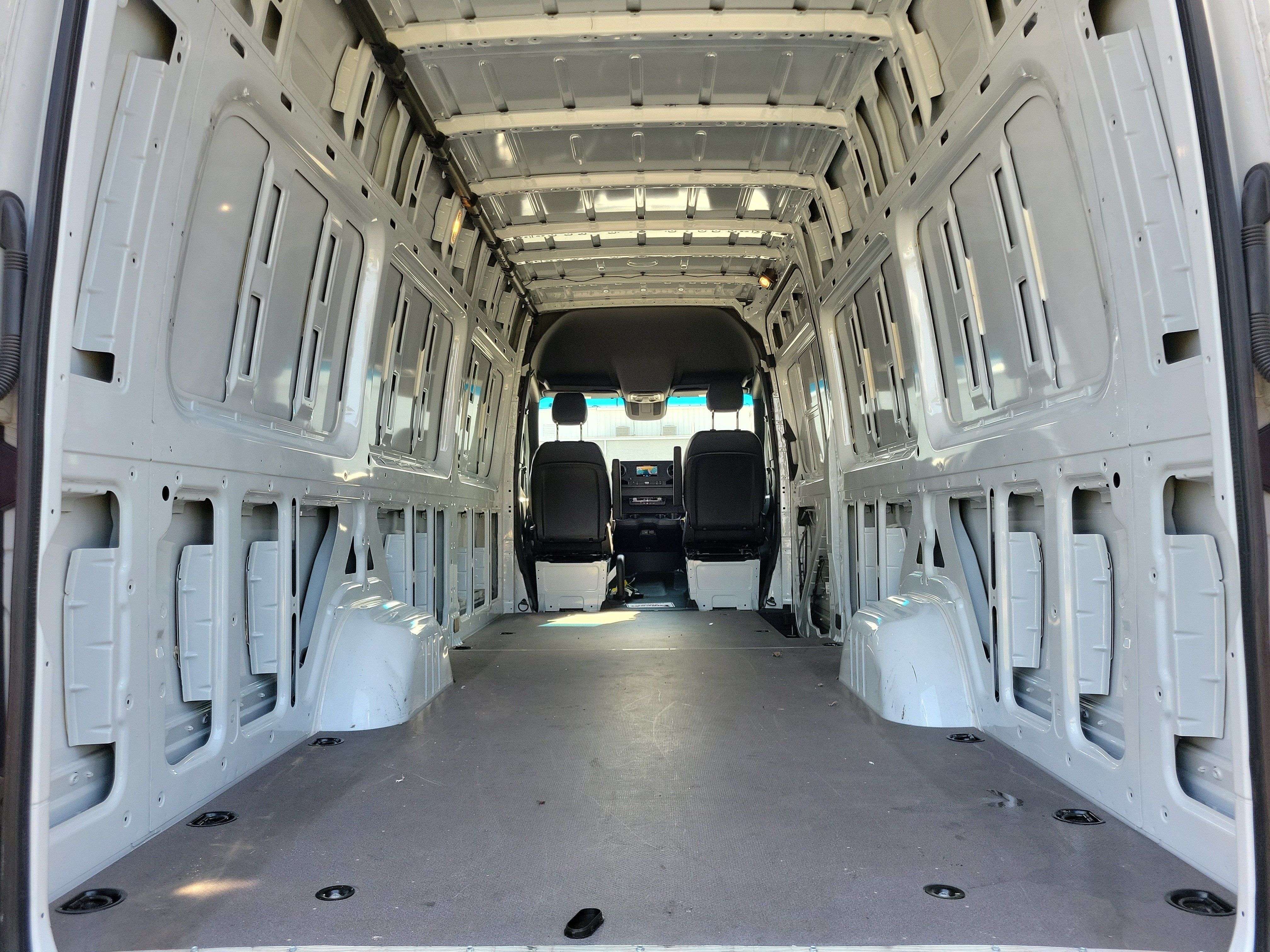 Used 2024 Mercedes-Benz Sprinter 2500 image 8