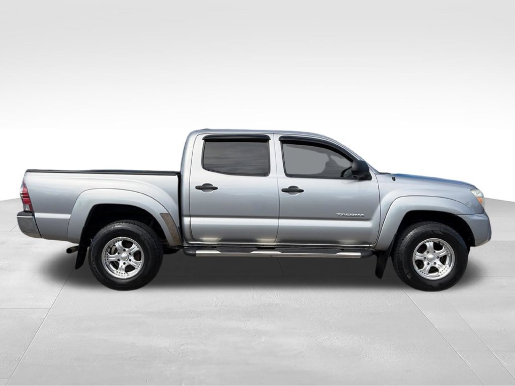 Used 2014 Toyota Tacoma PreRunner w/ SR5 Package RWD image 2