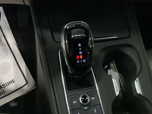 Used 2023 Cadillac XT4 Luxury w/ Cold Weather Package AWD/4WD image 18