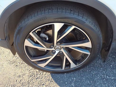 Used 2020 Volvo XC40 T4 R-Design w/ Protection Package Premier image 10