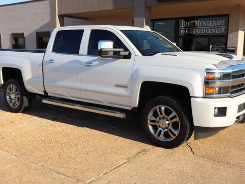 Used 2019 Chevrolet Silverado 2500 High Country w/ Duramax Plus Package AWD/4WD image 7