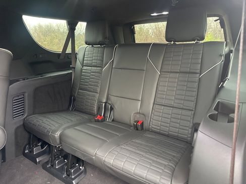 Used 2025 Cadillac Escalade ESV V w/ LPO, ONYX Package image 45