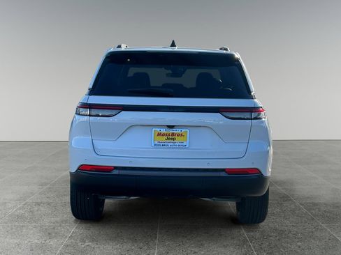 New 2026 Jeep Grand Cherokee Altitude RWD image 4