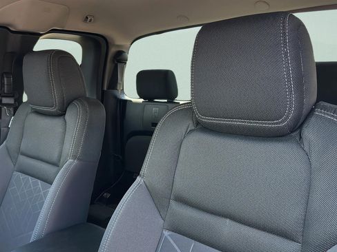 Used 2025 Nissan Frontier SV RWD image 21