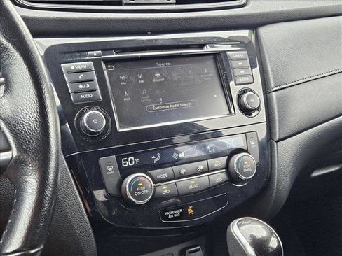 Used 2020 Nissan Rogue SV AWD/4WD image 13