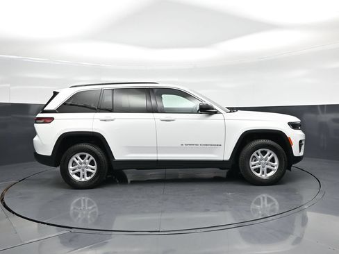Used 2025 Jeep Grand Cherokee Laredo w/ Luxury Tech Group I AWD/4WD image 20