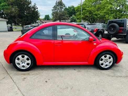 Used 2002 Volkswagen Beetle GLS FWD image 2