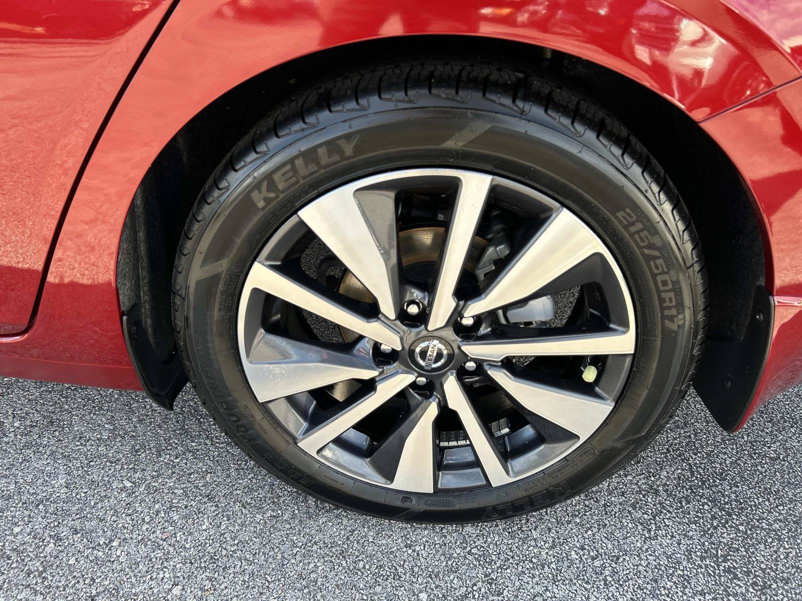 Used 2021 Nissan Sentra SV w/ SV Premium Package FWD image 11