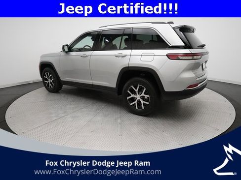 Used 2023 Jeep Grand Cherokee Limited image 12
