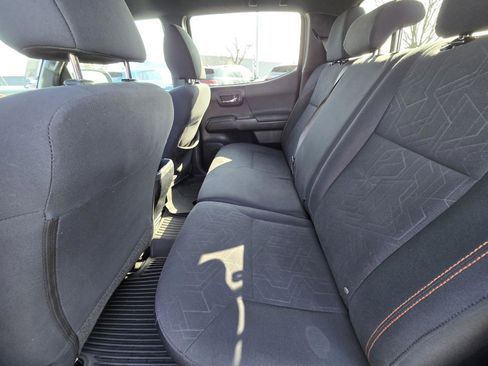 Used 2020 Toyota Tacoma TRD Off-Road image 11