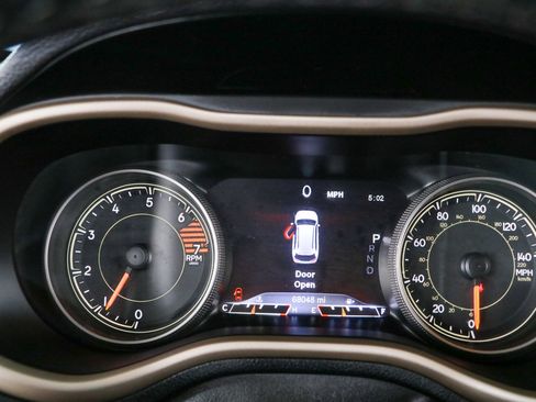 Used 2018 Jeep Cherokee Limited FWD image 15