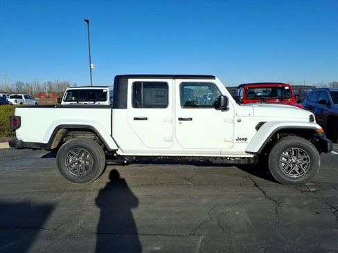 New 2026 Jeep Gladiator Sport image 17