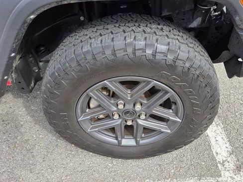 Used 2024 Jeep Wrangler Sport S image 9