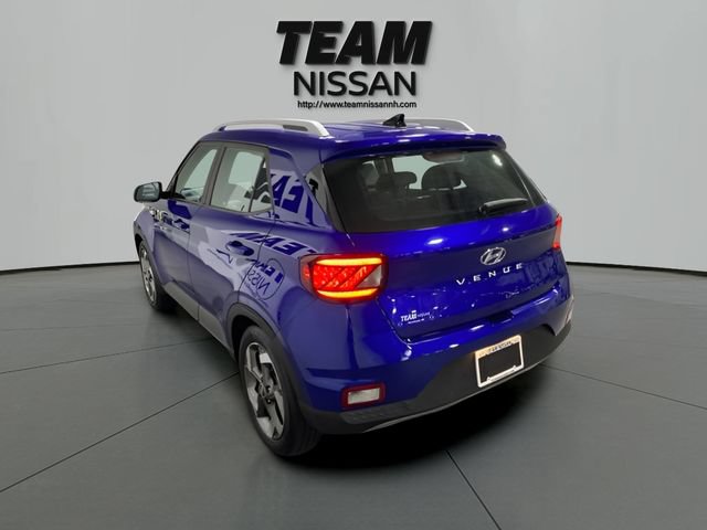 Used 2022 Hyundai Venue Limited FWD image 4