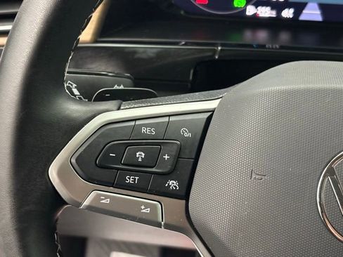 Used 2025 Volkswagen Atlas SE image 21