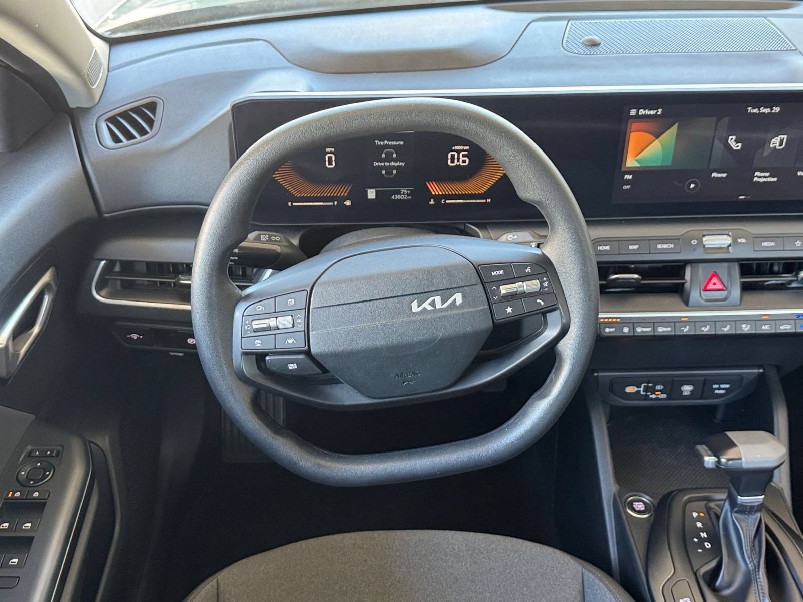 Used 2025 Kia K4 FWD image 27