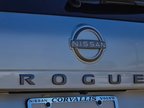 Used 2025 Nissan Rogue SV FWD image 22