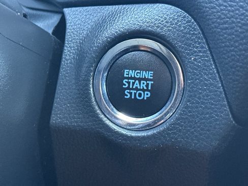 Used 2021 Toyota RAV4 XLE AWD/4WD image 28
