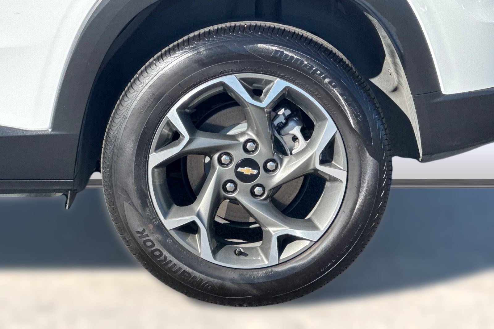 Used 2025 Chevrolet Trax LT FWD image 13