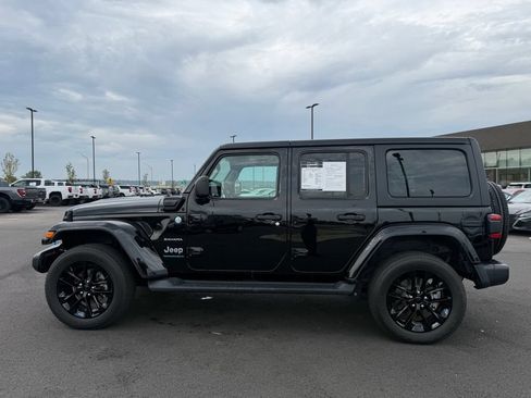 Used 2023 Jeep Wrangler Unlimited Sahara w/ Cold Weather Group AWD/4WD image 9