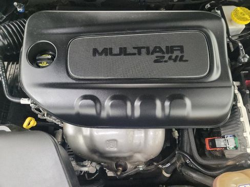 Used 2019 Jeep Cherokee Latitude Plus w/ Cold Weather Group AWD/4WD image 30