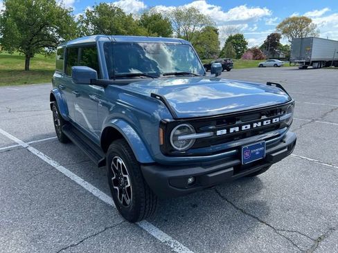 Used 2025 Ford Bronco Outer Banks AWD/4WD image 2