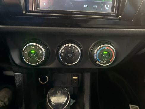 Used 2015 Toyota Corolla L FWD image 24