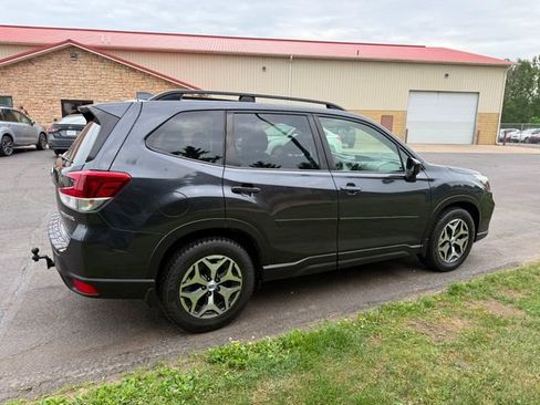 Used 2019 Subaru Forester Premium w/ All-Weather Package AWD/4WD image 4