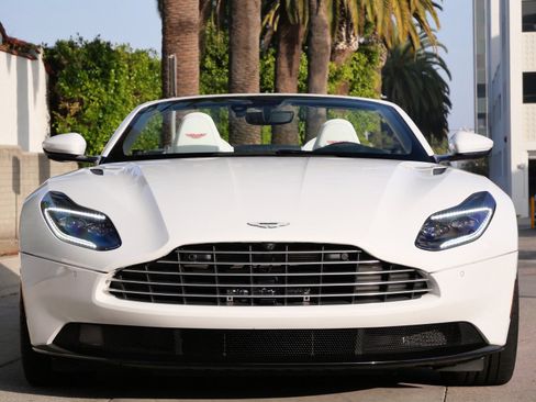Used 2023 Aston Martin DB11 Volante image 7