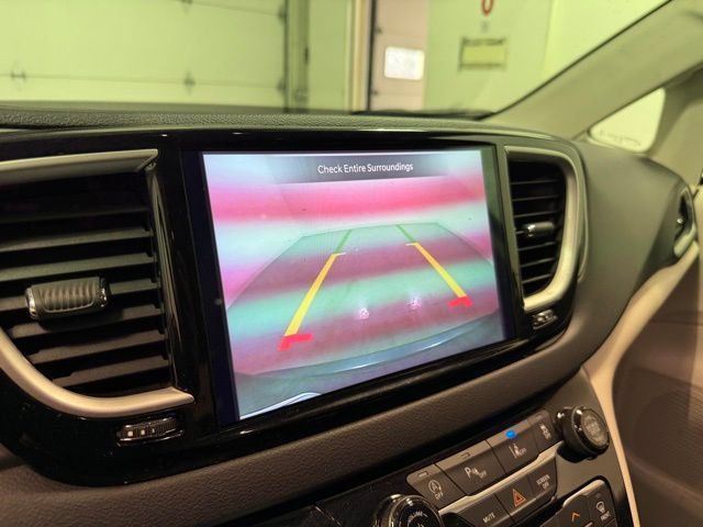 Used 2022 Chrysler Pacifica Touring-L FWD image 20