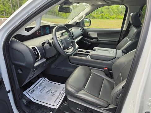 Used 2025 Ford Expedition Active AWD/4WD image 7